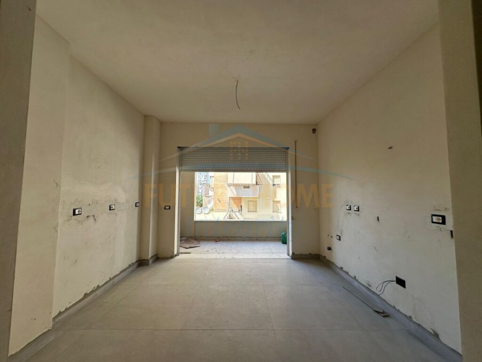 Shitet, Apartament 1+1, Pazari i Ri 180000€