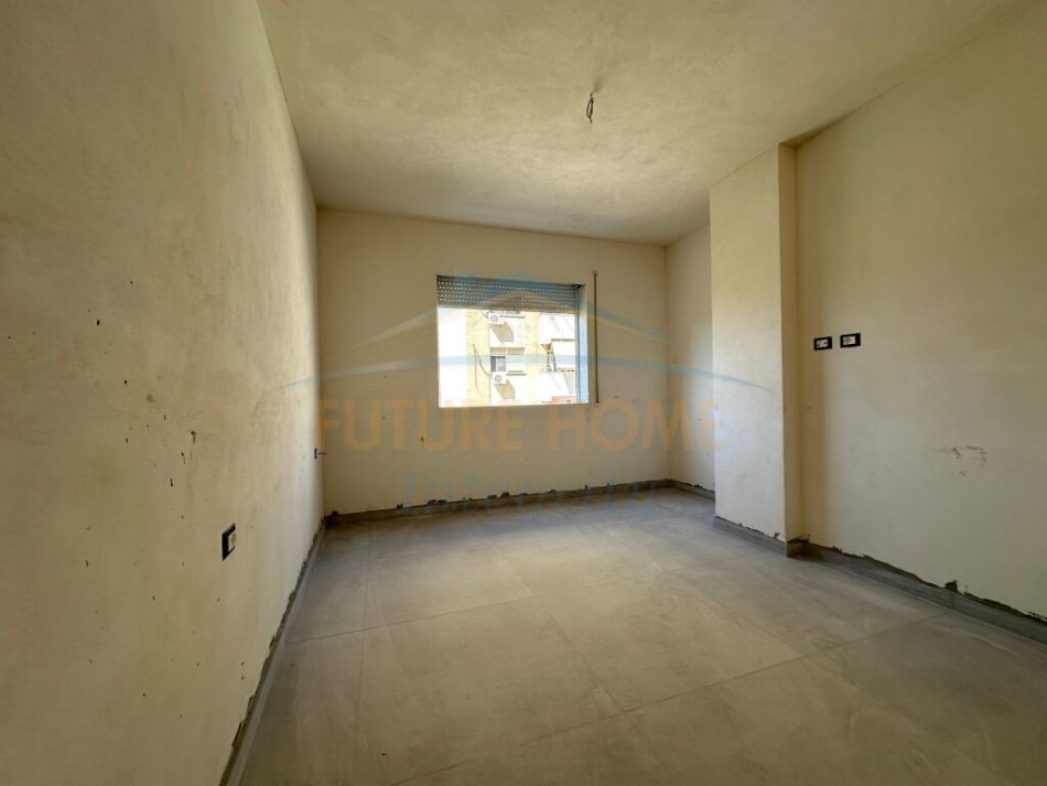 Shitet, Apartament 1+1, Pazari i Ri 180000€