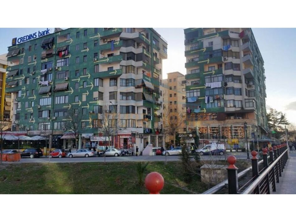 Shitet, Apartament 2+1+2, Pallati Me Shigjeta(ALF40212)