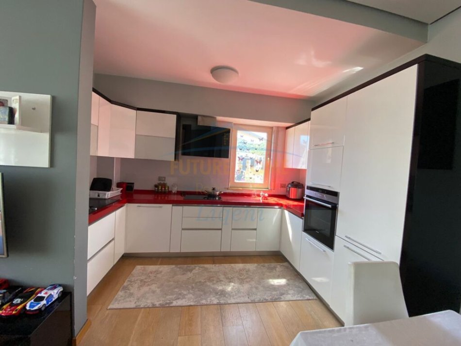 Qera, Apartament 2+1, Liqeni i Thate, Tirane.
800 €