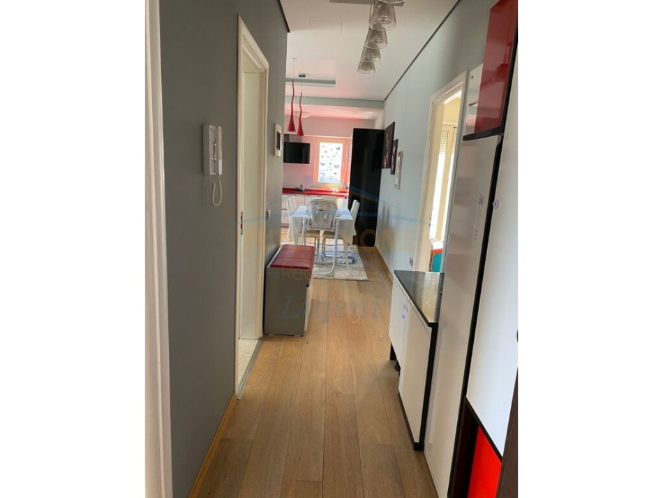 Qera, Apartament 2+1, Liqeni i Thate, Tirane.
800 €