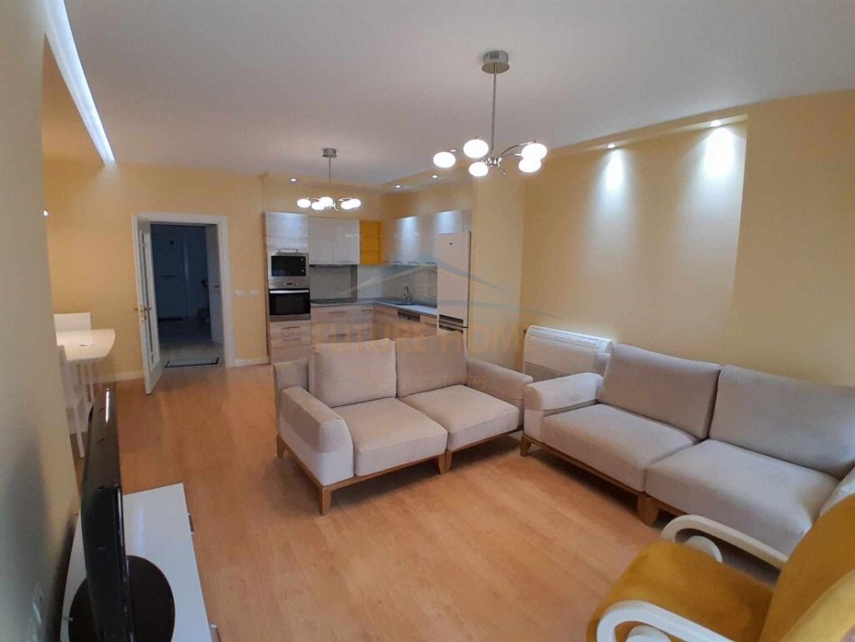 Qera, Apartament 2+1, Pazari i Ri, Tiranë
650 €