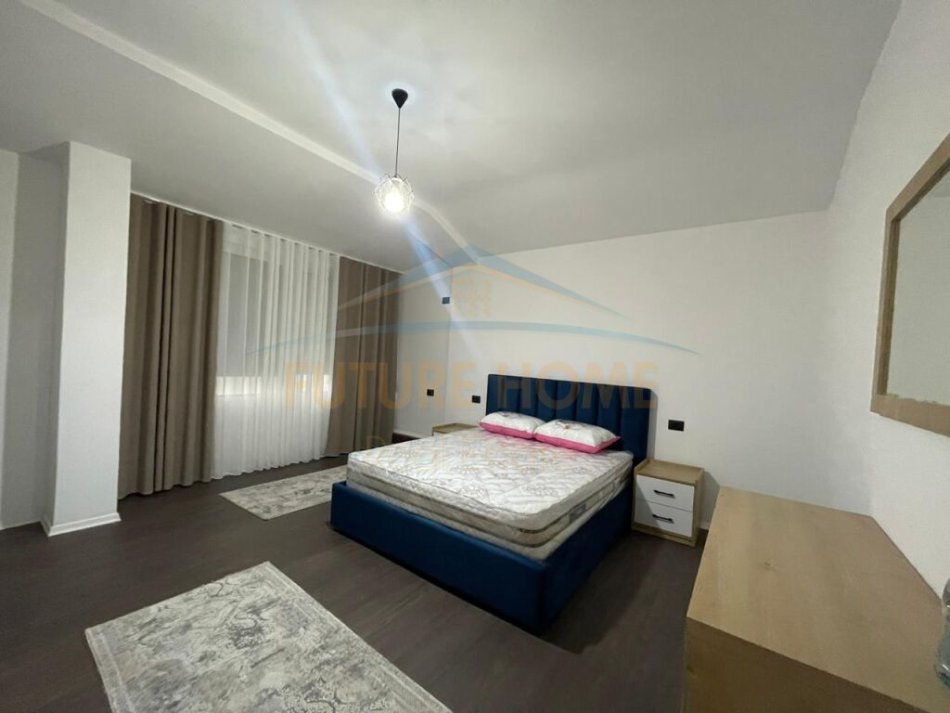 Durres, jepet me qera apartament 2+1 Kati 5, 85 m² 600 € (Gjykata, Durres)