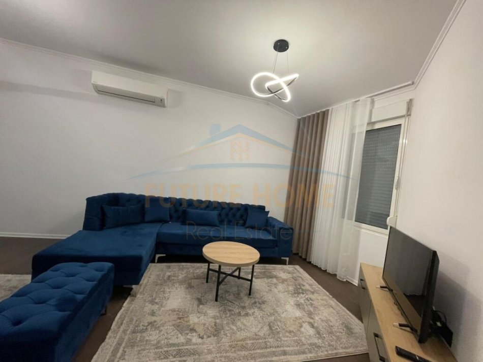 Durres, jepet me qera apartament 2+1 Kati 5, 85 m² 600 € (Gjykata, Durres)
