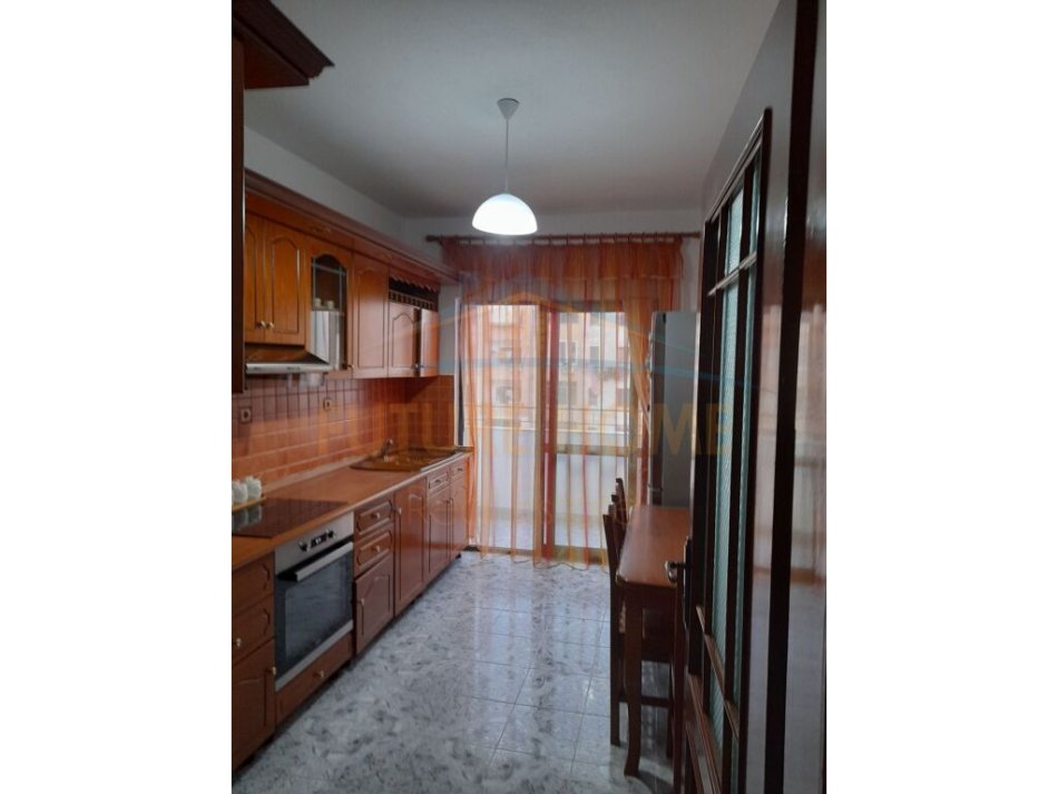 Tirane, shes 2+1 Kati 6, 139 m² 193.000 € (Pallati me Shigjeta)