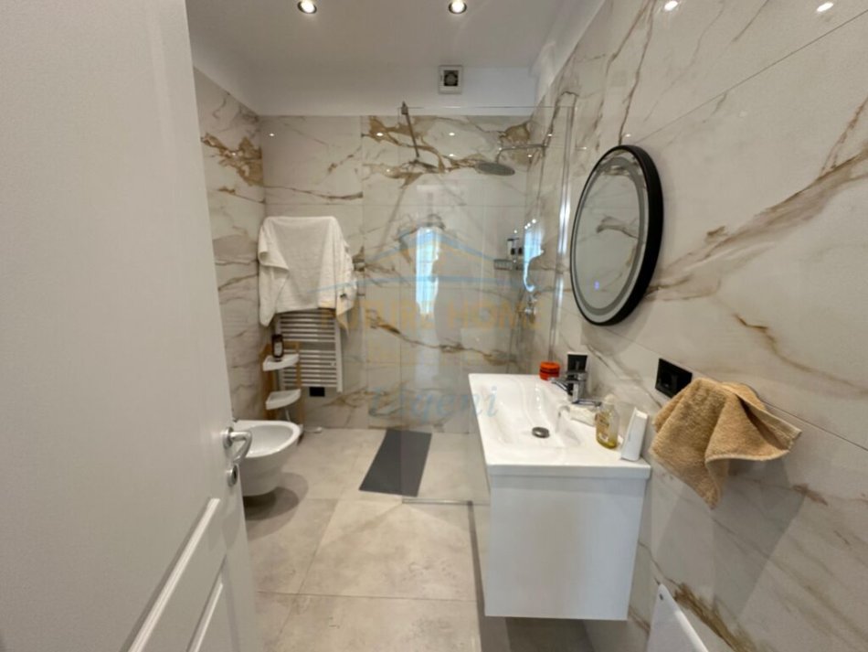 Qera, Apartament 2+1 Lux +Post Parkimi, Rezidenca Sofia. LI40322