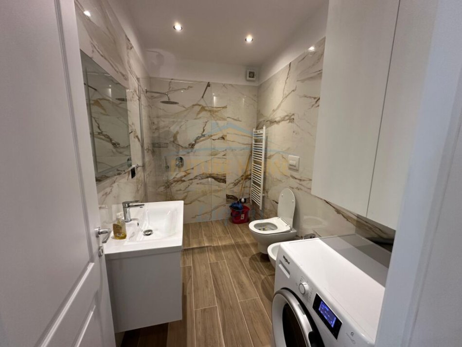 Qera, Apartament 2+1 Lux +Post Parkimi, Rezidenca Sofia. LI40322