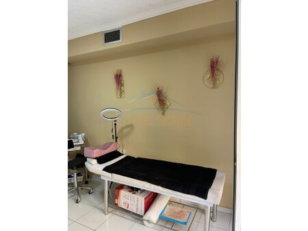 Shitet, Apartament 1+1, në Xhamllik, Tiranë. AREA40333