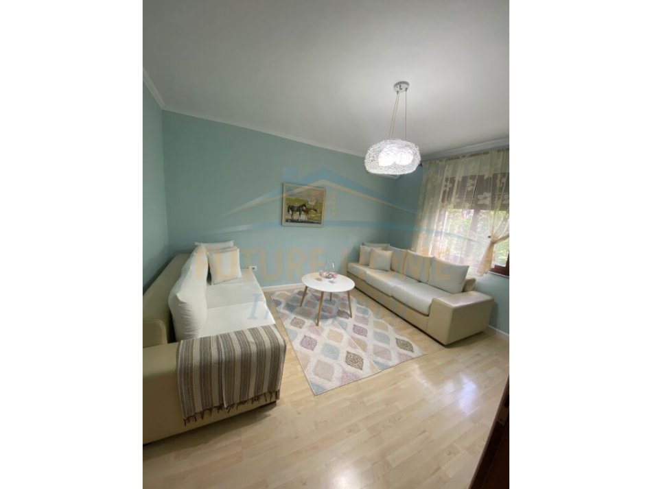 Qera, Apartament 1+1, Ali Demi, Tiranë.
300 €