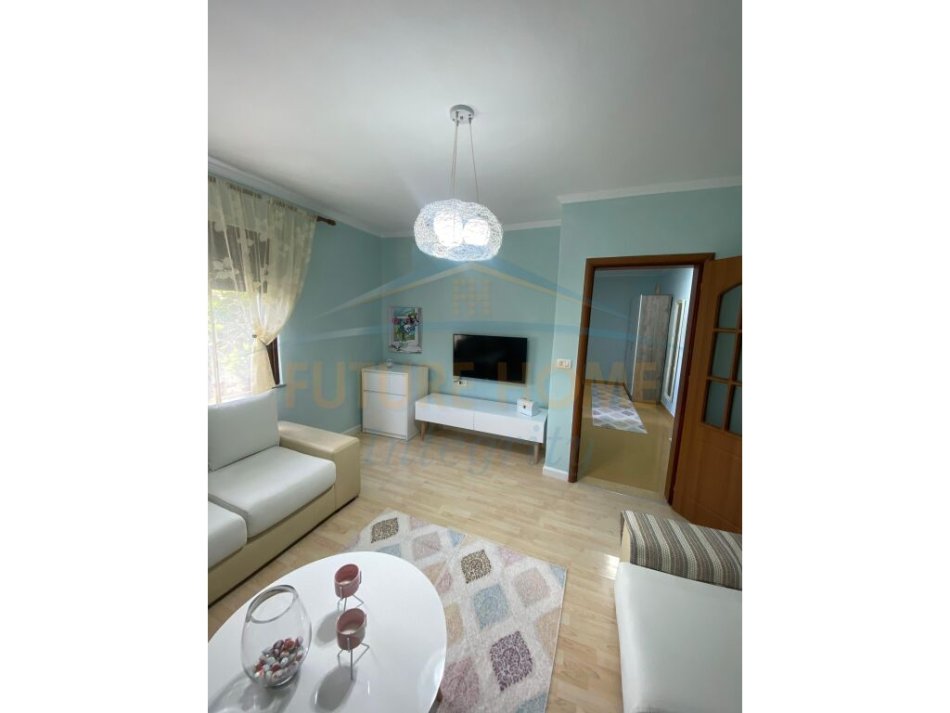 Qera, Apartament 1+1, Ali Demi, Tiranë.
300 €