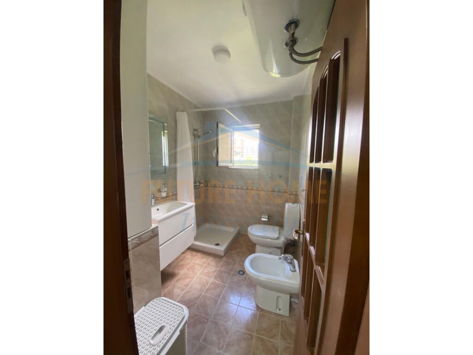 Qera, Apartament 1+1, Ali Demi, Tiranë.
300 €