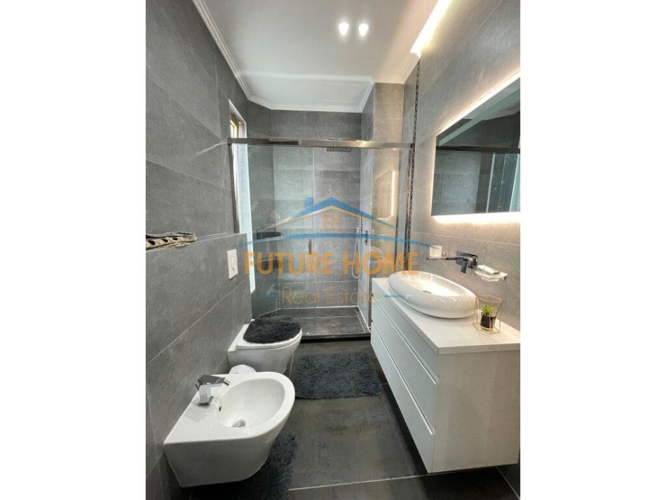 Qira, Apartament 2+1+Post parkimi, prane Air Albania,Tirane.
