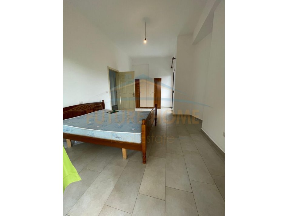 Shitet , Apartament 2+1+2 , Unazas e Re , Tirane