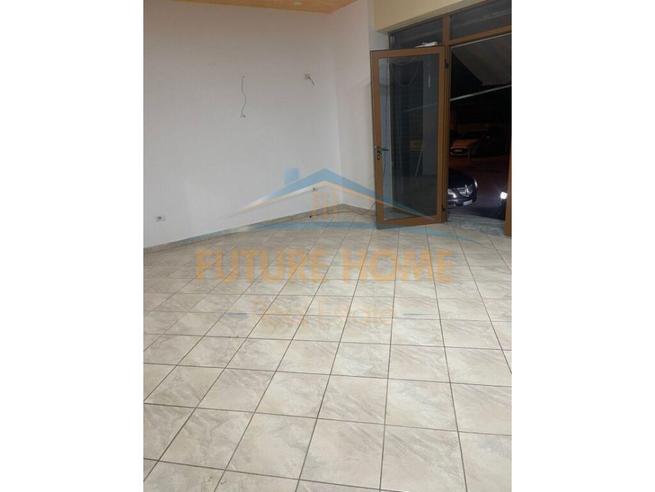 Durres, jepet me qera ambjent biznesi Kati 0, 50 m² 400 € (Plazh Hekurudha, Durres)