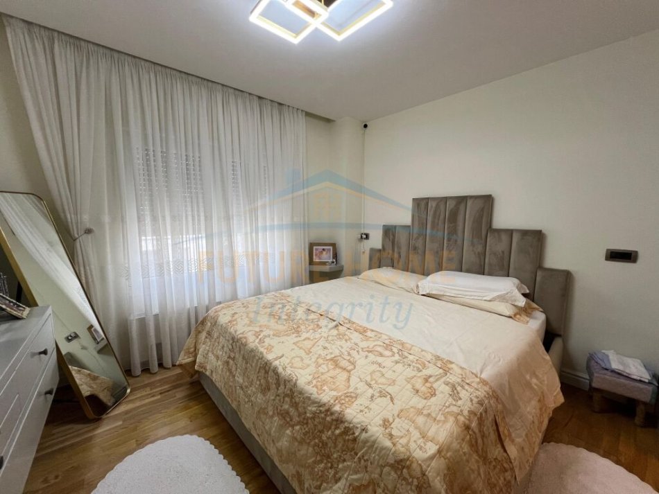 Shitet, Duplex 3+1+3+Verandë, Rezidenca Kodra e Diellit 2, 370.000 euro