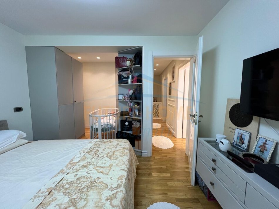 Shitet, Duplex 3+1+3+Verandë, Rezidenca Kodra e Diellit 2, 370.000 euro