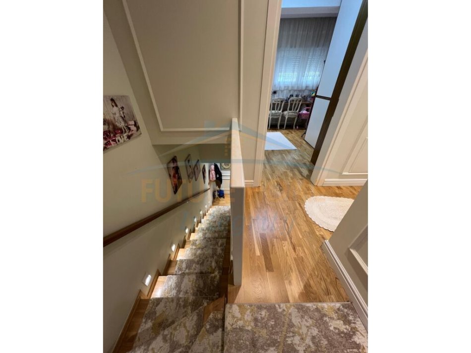 Shitet, Duplex 3+1+3+Verandë, Rezidenca Kodra e Diellit 2, 370.000 euro