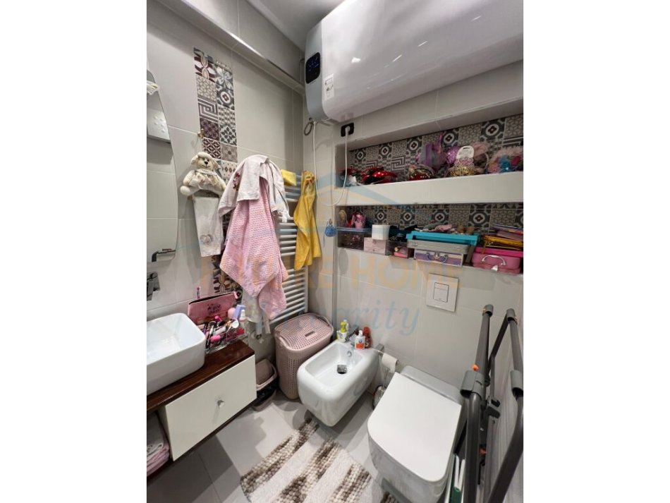 Shitet, Duplex 3+1+3+Verandë, Rezidenca Kodra e Diellit 2, 370.000 euro