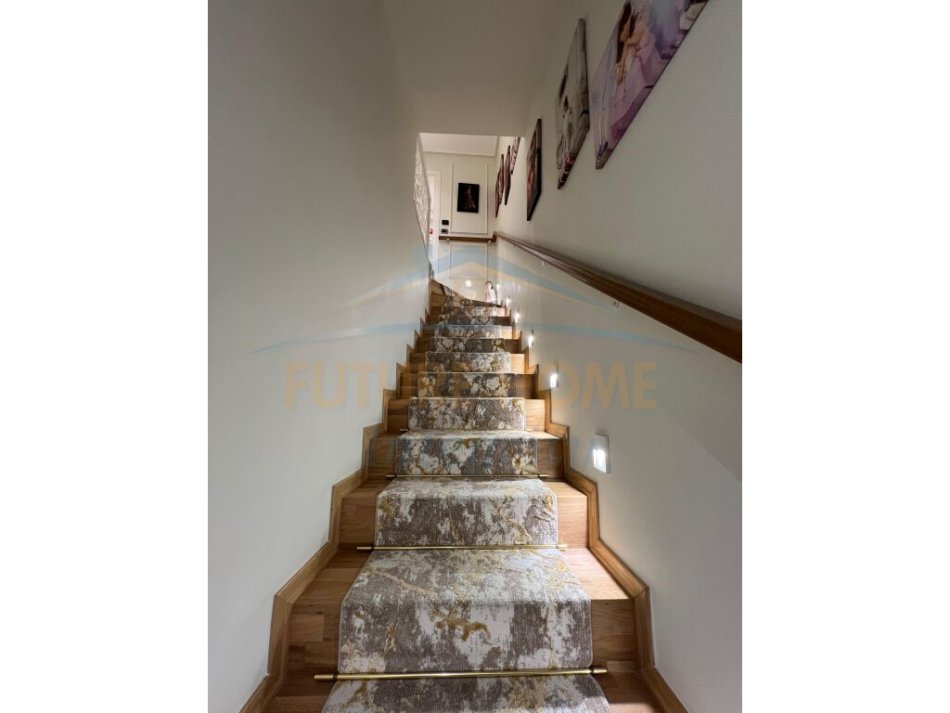 Shitet, Duplex 3+1+3+Verandë, Rezidenca Kodra e Diellit 2, 370.000 euro