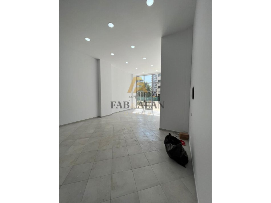 Tirane, shitet ambjent biznesi Kati 0, 127 m² 392.450 € (Astir)