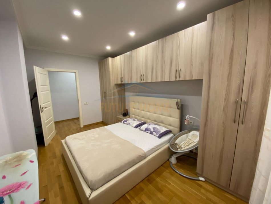 Tirane, shitet 2+1 Kati 8, 106 m² 145.000 € (UNAZA E RE)