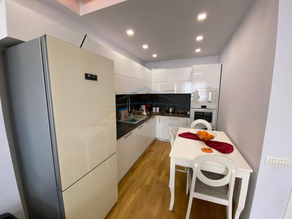 Tirane, shitet 2+1 Kati 8, 106 m² 145.000 € (UNAZA E RE)