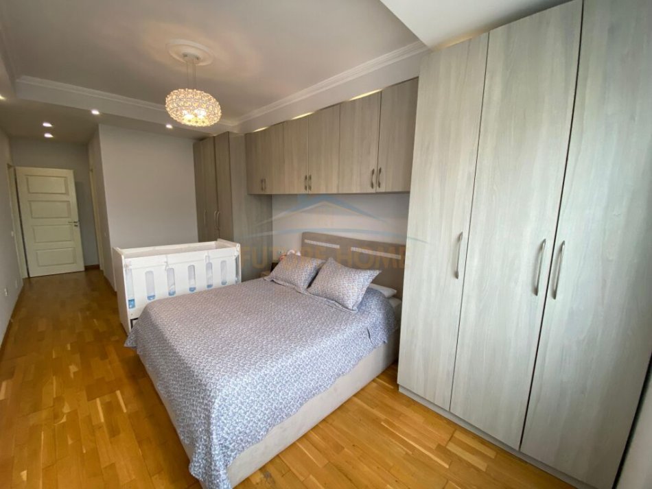 Tirane, shitet 2+1 Kati 8, 106 m² 145.000 € (UNAZA E RE)