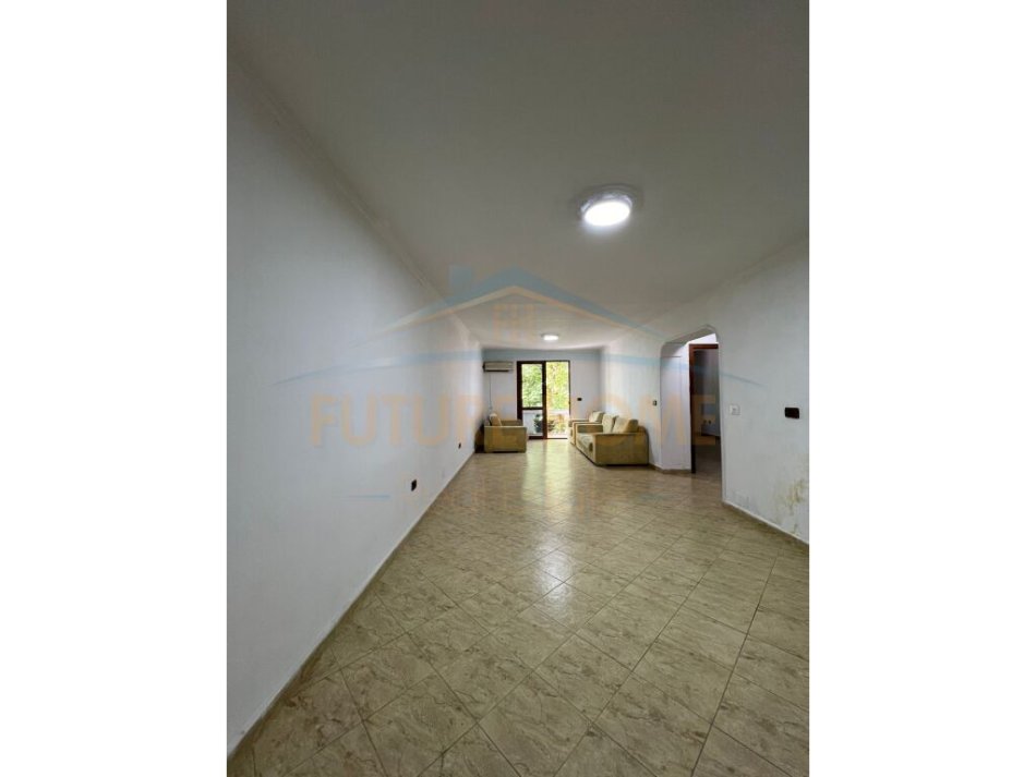 Tirane, jepet me qera 2+1+Ballkon Kati 3, 96 m² 700 € (Depo , Sheshi Willson)