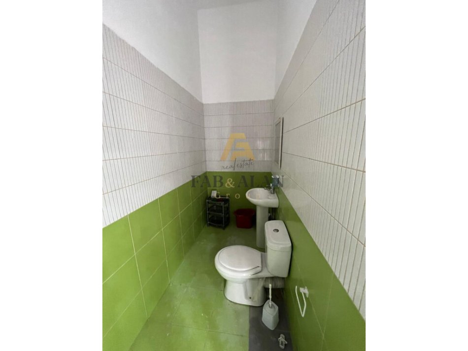 Tirane, shitet ambjent biznesi Kati 0, 127 m² 392.450 € (Astir)