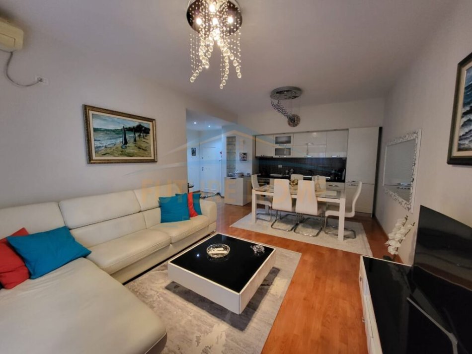 Durres, jepet me qera apartament 2+1 Kati 4, 100 m² 800 € (Vollga, Durres)