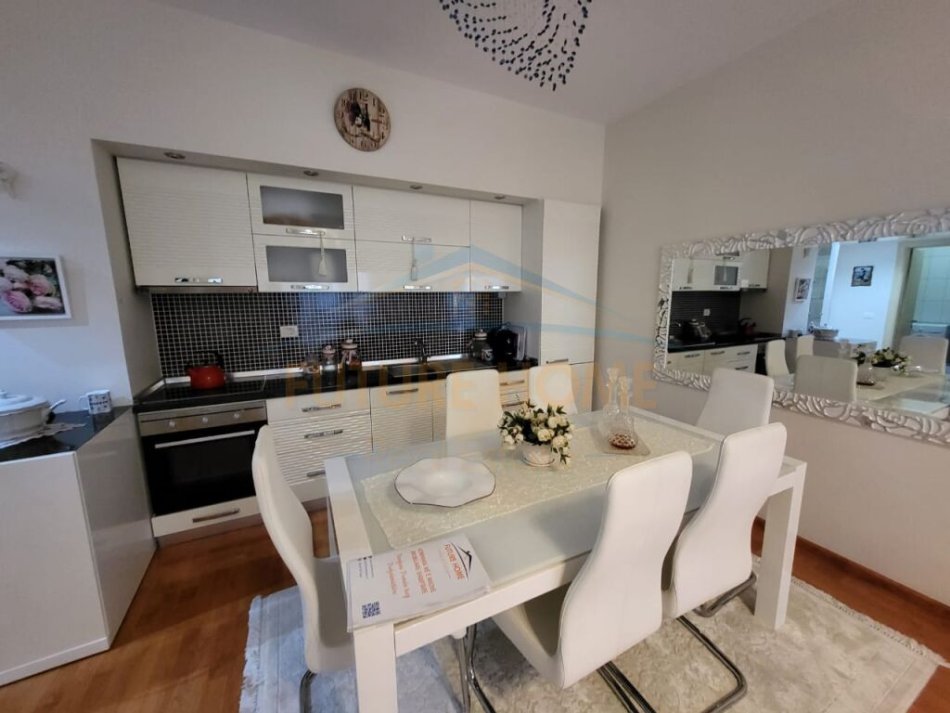 Durres, jepet me qera apartament 2+1+Aneks+Ballkon Kati 4, 100 m² 800 € (RRuga Taulantia , Vollga)