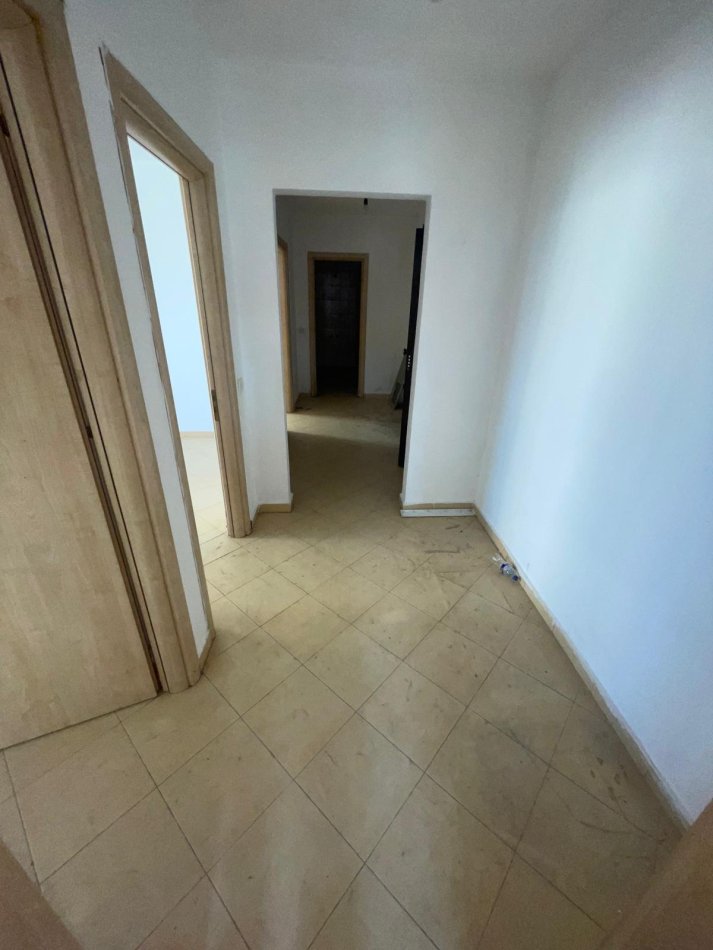 Tirane, jepet me qera apartament 2+1 Kati 2, 100 m² 300 € (Yzberisht)