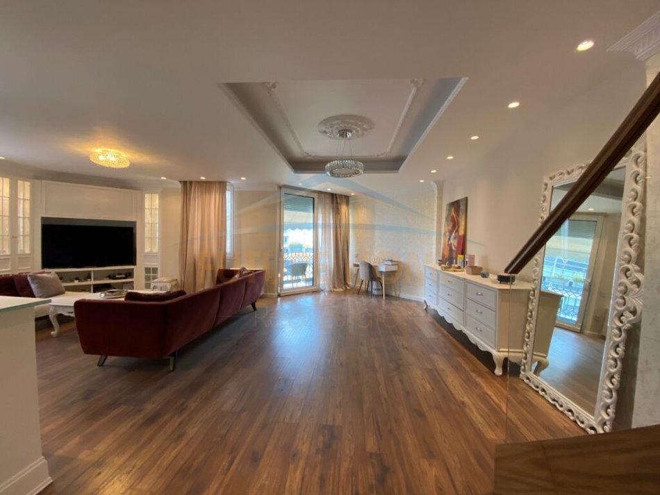 Tirane, shitet apartament duplex 2+1+Ballkon Kati 5, 160 m² 525.000 € (Rruga e Kavajes)