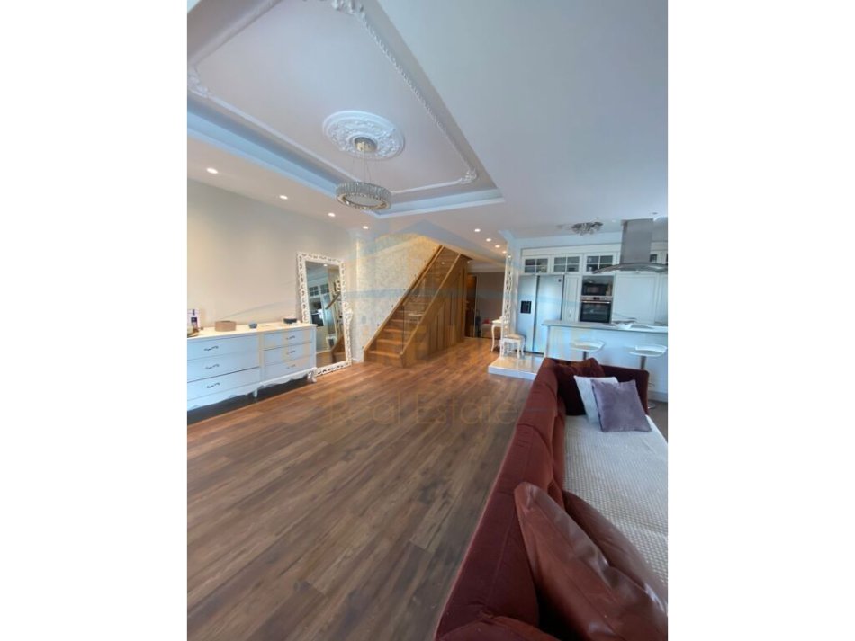 Tirane, shitet apartament duplex 2+1+Ballkon Kati 5, 160 m² 525.000 € (Rruga e Kavajes)
