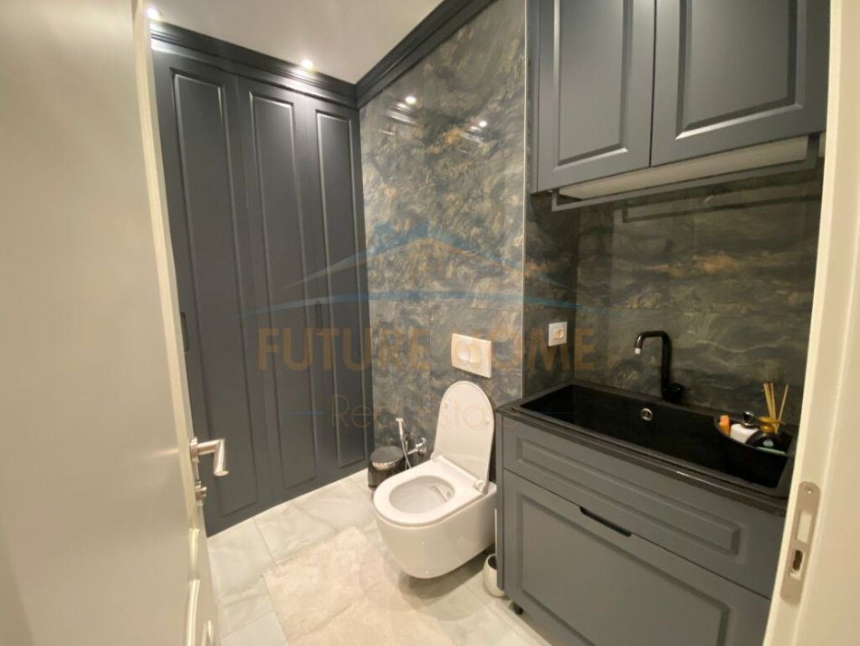 Tirane, shitet apartament duplex 2+1+Ballkon Kati 5, 160 m² 525.000 € (Rruga e Kavajes)