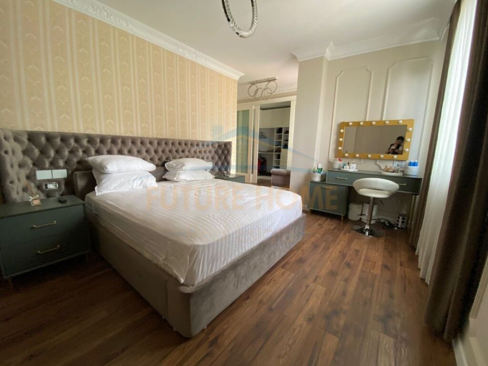 Tirane, shitet apartament duplex 2+1+Ballkon Kati 5, 160 m² 525.000 € (Rruga e Kavajes)