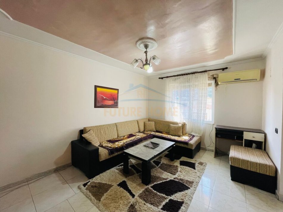 Tirane, shitet apartament 1+1+Ballkon, Kati 5, 59 m2 89,000 € (21 Dhjetori)