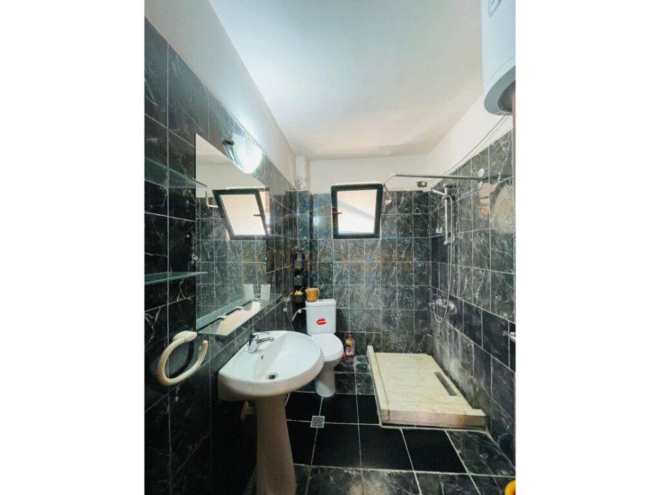 Tirane, shitet apartament 1+1+Ballkon, Kati 5, 59 m2 89,000 € (21 Dhjetori)