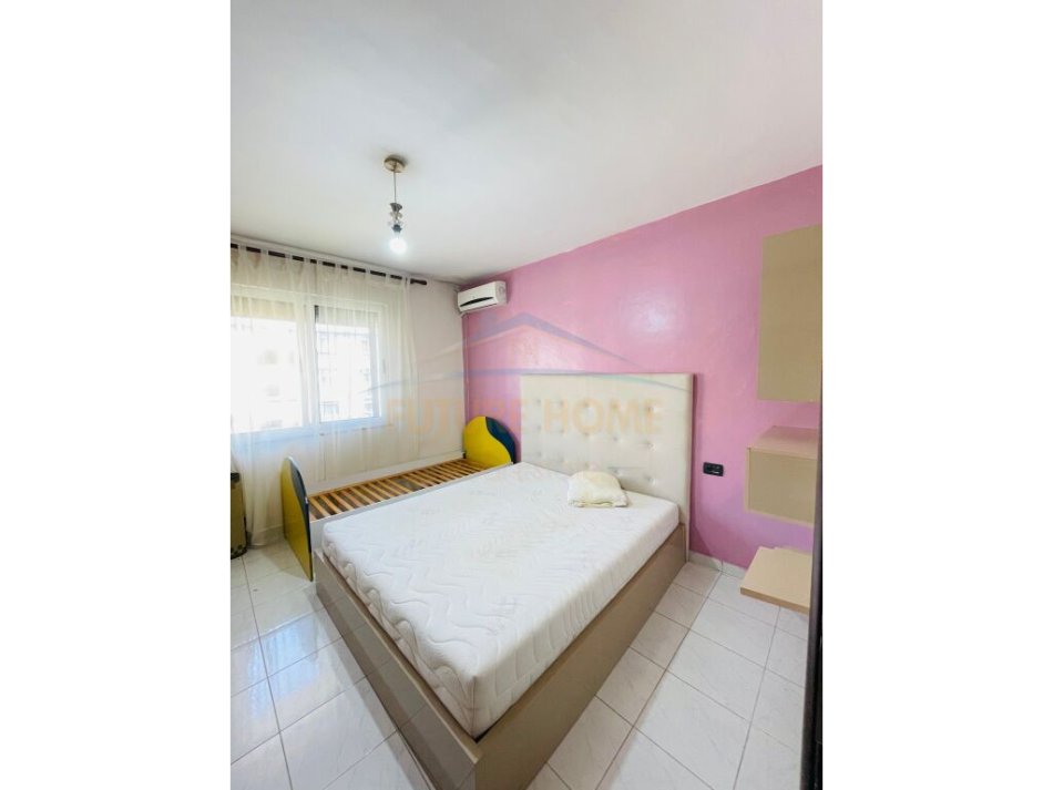 Tirane, shitet apartament 1+1+Ballkon, Kati 5, 59 m2 89,000 € (21 Dhjetori)