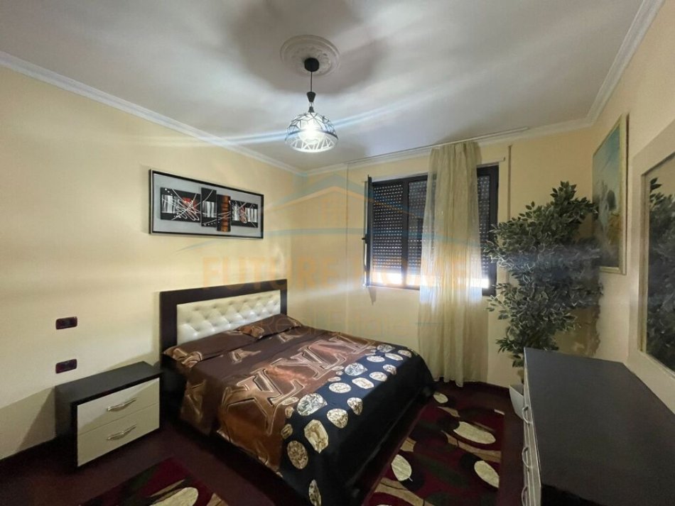 Durres, jepet me qera apartament 2+1+Ballkon, Kati 5, 80 m2 650 € (Ruga Taulantia Vollga-Durres)