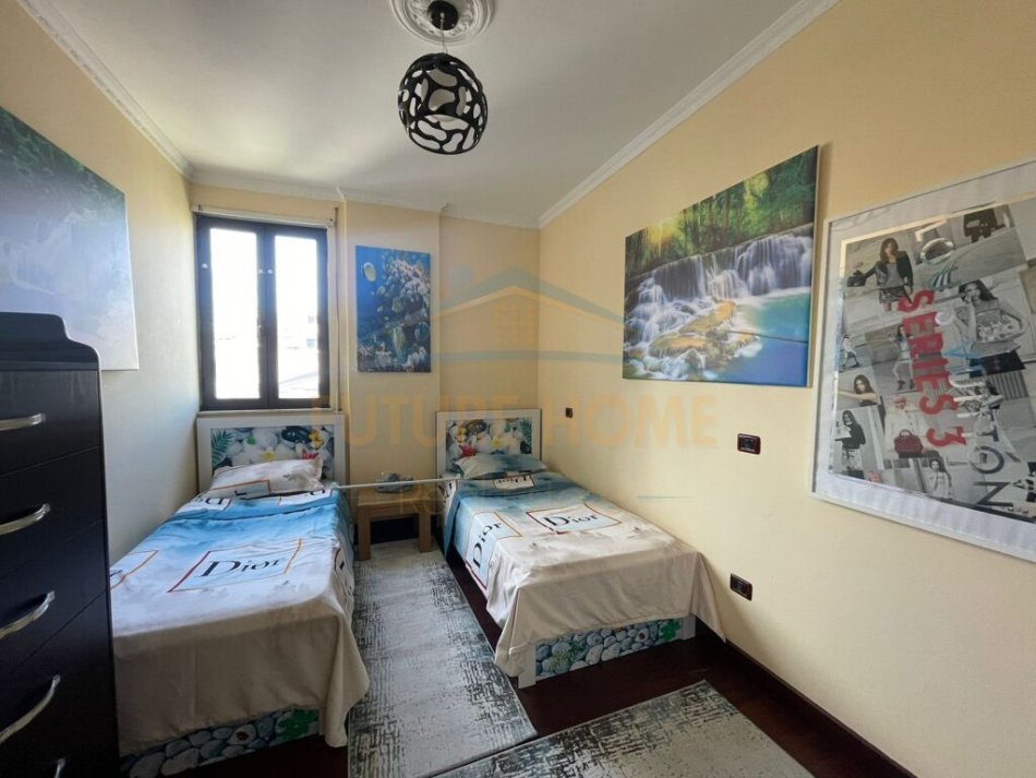 Durres, jepet me qera apartament 2+1+Ballkon, Kati 5, 80 m2 650 € (Ruga Taulantia Vollga-Durres)