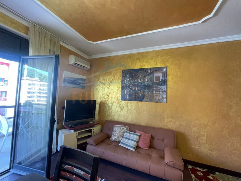 Durres, jepet me qera apartament 2+1+Ballkon, Kati 5, 80 m2 650 € (Ruga Taulantia Vollga-Durres)