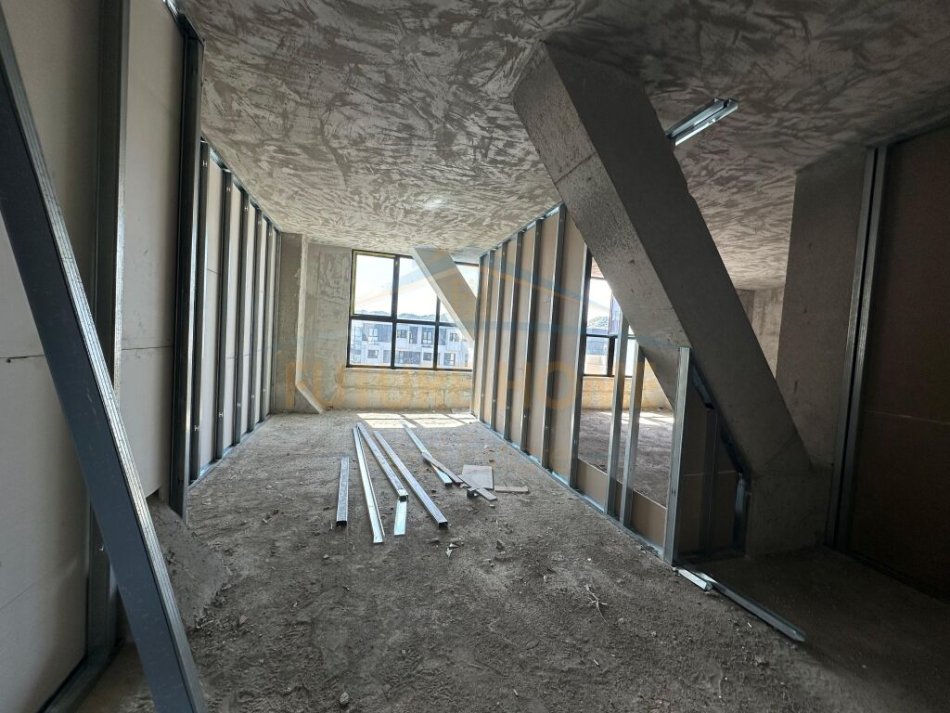 Tirane, shitet garsonier 1+1 Kati 10, 38 m² 95.000 € (RRUGA E KAVAJES)