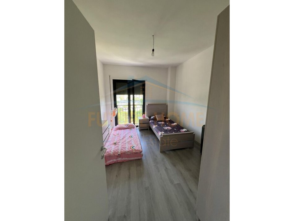 Tirane, shitet apartament , Kati 5, 134 m2 214400 € (UNAZA E RE)