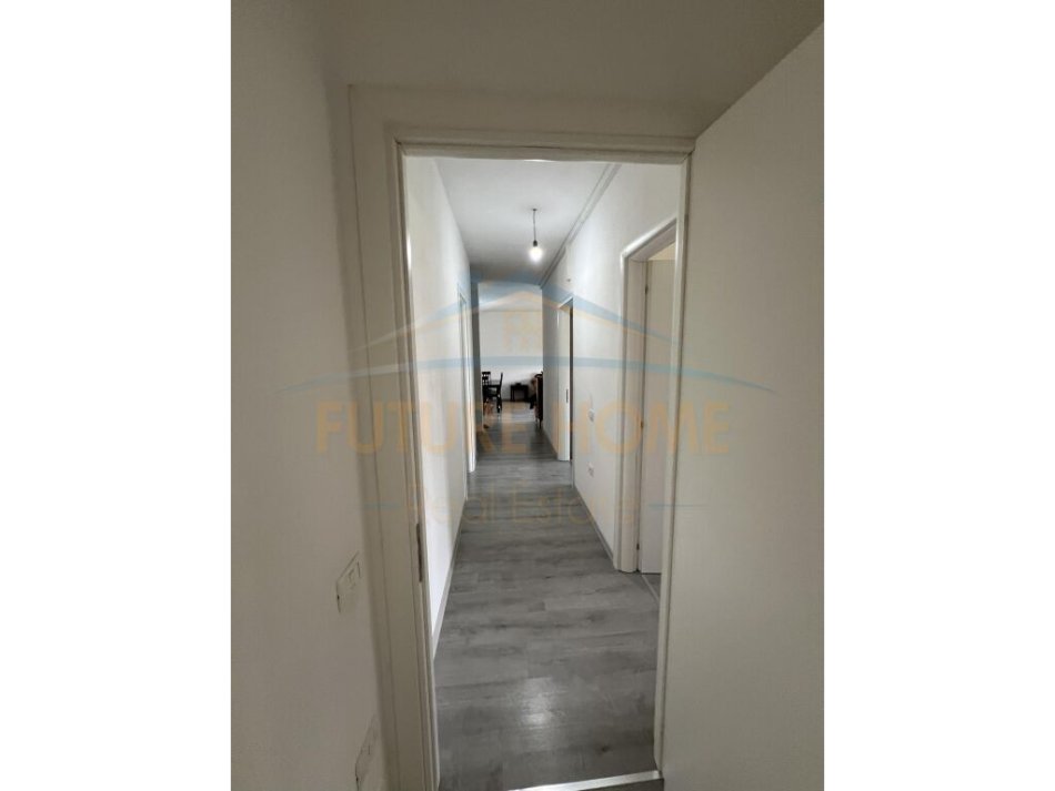 Tirane, shitet apartament , Kati 5, 134 m2 214400 € (UNAZA E RE)
