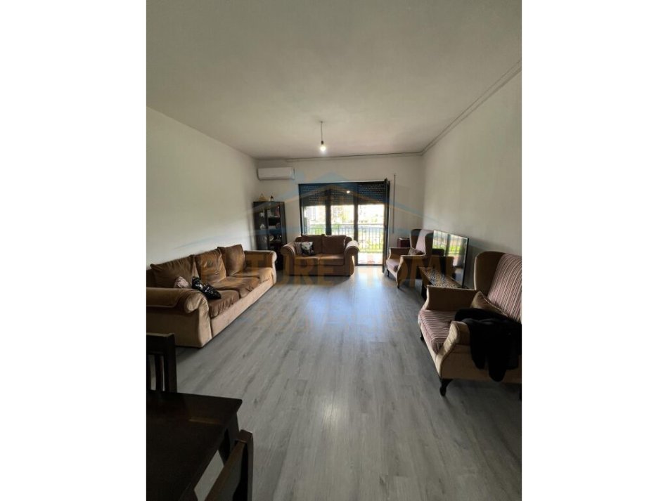 Tirane, shitet apartament , Kati 5, 134 m2 214400 € (UNAZA E RE)