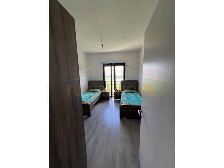 Tirane, shitet apartament , Kati 5, 134 m2 214400 € (UNAZA E RE)