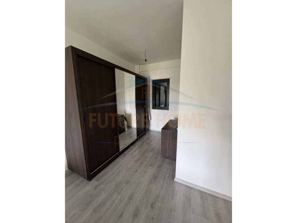 Tirane, shes apartament 2+1+Ballkon Kati 5, 134 m² 214.400 € (rruga nexho konomi)