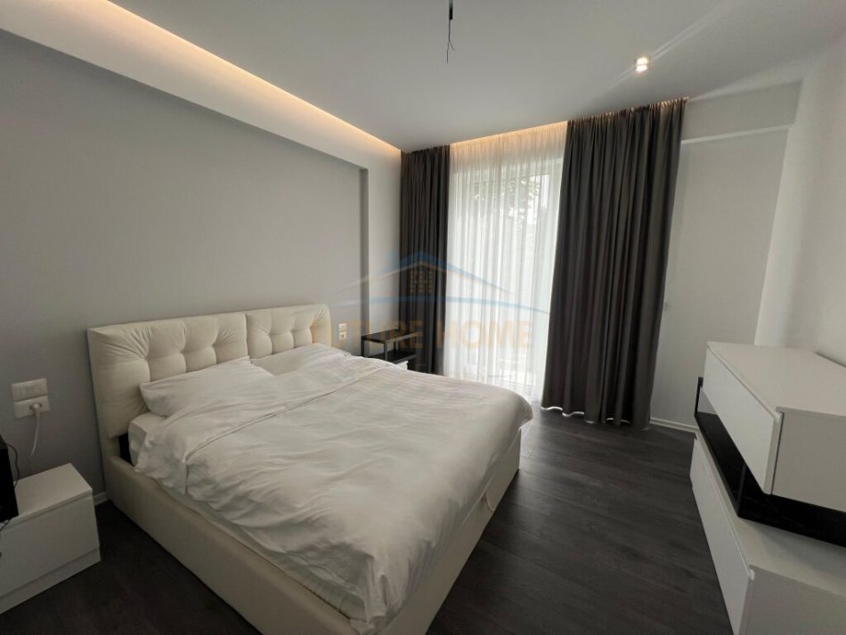 Tirane, jepet me qera apartament 2+1+Ballkon Kati 1, 120 m² 2.000 € (Liqeni i thate)