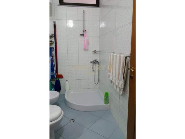 Tirane, shes apartament 2+1+BLK Kati 5, 81 m² 85.000 Euro (shkolla Siri Kodra)